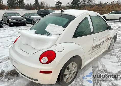 2010 Volkswagen New Beetle z USA, uszkodzony, nr VIN 3VWRW3AG2AM015792